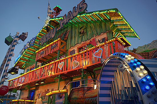 Lach & Freu Haus auf dem Karpfhamer Fest 2019 (©Foto: Martin Schmitz)
